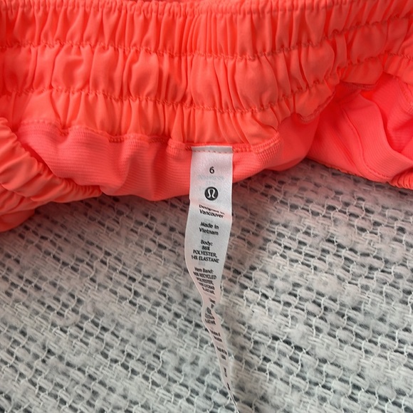⚠️SOLD⚠️Lululemon Hotty Hot Shorts Low Rise 4” - Sunset - Women’s Size 6 - Picture 9 of 10